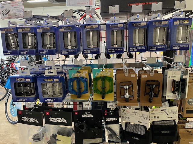 【稲城店】☆フラットペダルのグレードアップはいかがでしょうか！